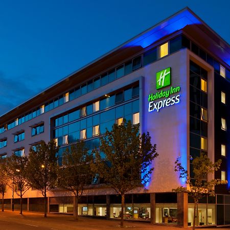 Holiday Inn Express Newcastle City Centre By Ihg Exterior photo