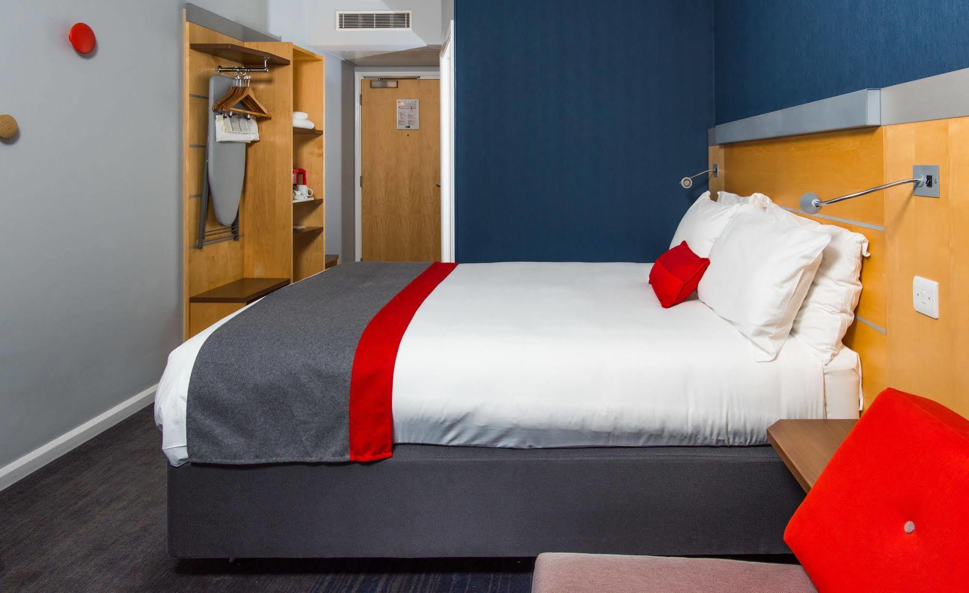 Holiday Inn Express Newcastle City Centre By Ihg Exterior photo