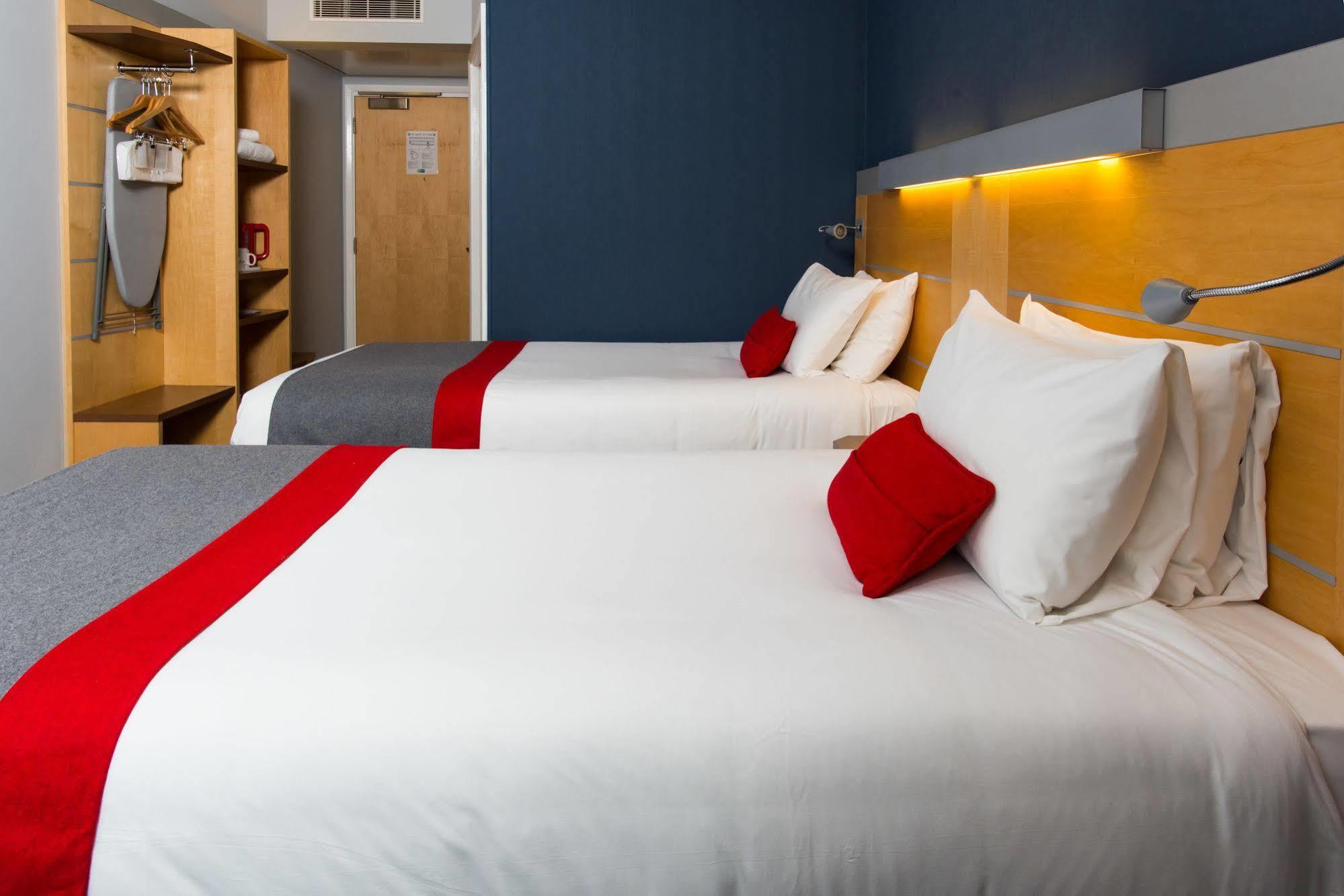 Holiday Inn Express Newcastle City Centre By Ihg Exterior photo